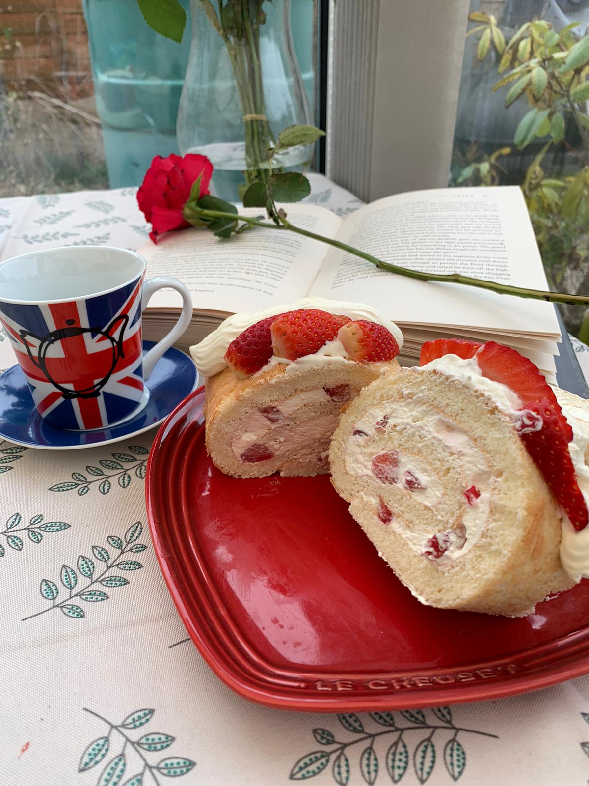 Swiss Roll with strawberries